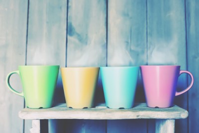 【心理テスト】4色のマグカップ、どの色を誰に渡すかでわかる友達関係