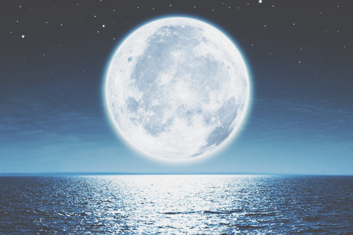 8月18日は水瓶座の月食満月　過去を手放して新しい未来へ進もう！