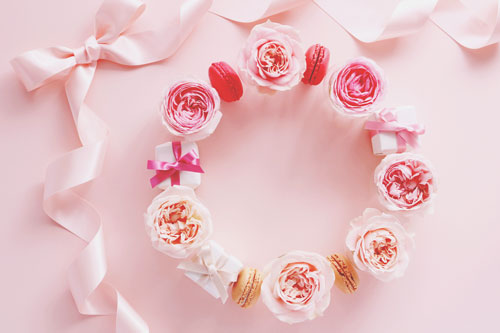 【6月の開運壁紙】恋愛運は「ピンク花のリース」、仕事運は「竹林」の写真で運気アップ！
