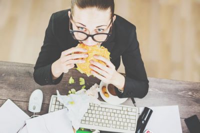 12星座【早食いになりやすい】ランキング 牡羊座は時間に追われてついつい早食い!