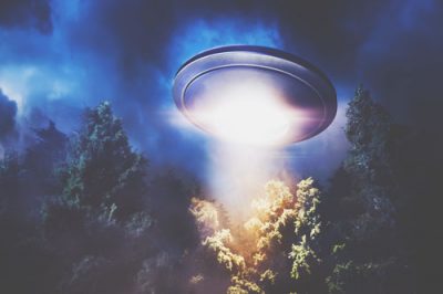 【夢占い】UFO、宇宙人などオカルトの夢が暗示することとは？