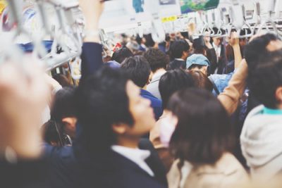 【心理テスト】満員の通勤電車での行動でわかる、ストレスとの付き合い方
