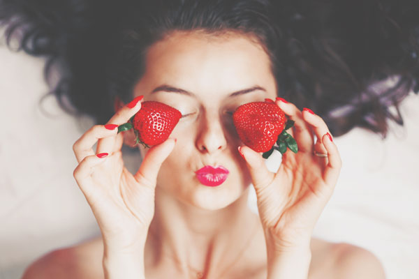 【夢占い】イチゴの夢は理想の恋が始まる予感！　果物の夢が意味すること