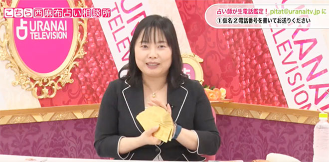 生田目自身も100ドル札をモチーフにした金色のカードを使用