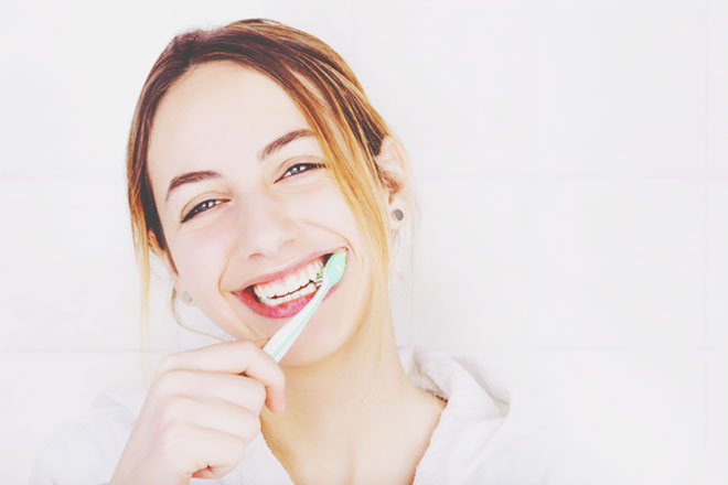 歯の磨き方でわかる恋の欠点　電動歯ブラシを使う人は情熱的になれないタイプ！