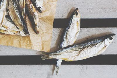 【心理テスト】小魚や小エビの食べ方でわかる、あなたの成長しにくいところ