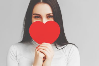 【12星座恋のカルマ】乙女座は好きな人への気づかいが光る、悪く出ると不満の温床に!