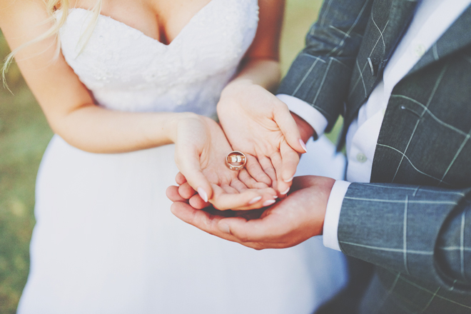 【手相占い】結婚線×流年法で見る結婚運勢　あなたの婚期の目安はいつ？