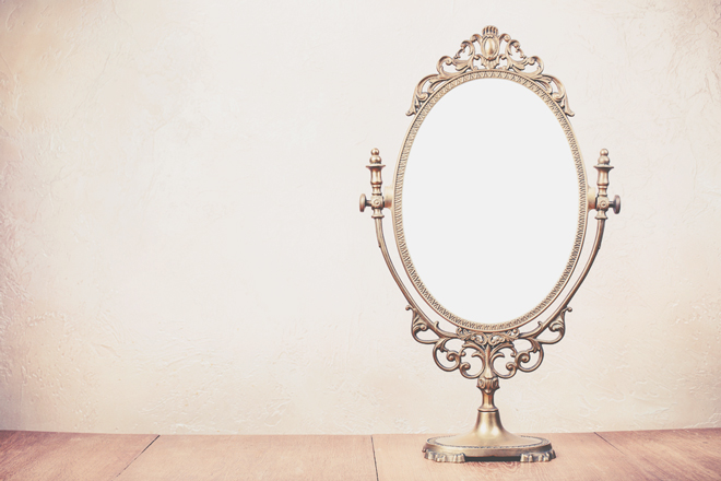 【心理テスト】鏡に映してほしい姿は？　答えでわかる、あなたが抱える不満の正体
