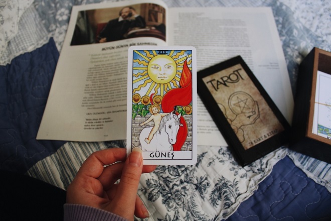 Tarot,Card,With,Sun,Theme